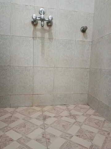 Bathroom in 1 BHK Apartment at Andheri West – for Rent