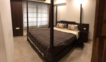 Room in 2 BHK Apartment at Globe Heights, Goregaon East – for Rent