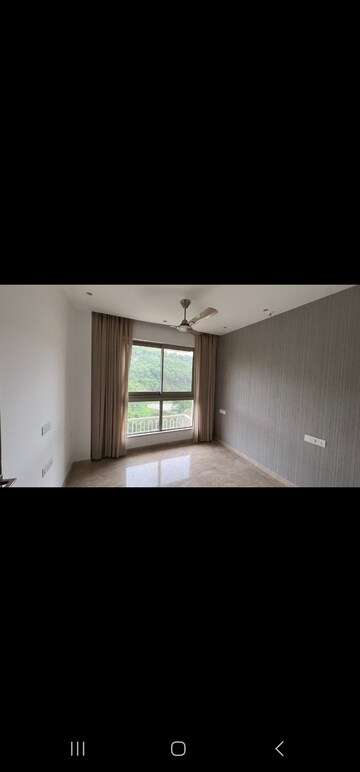 Room in 2 BHK Apartment at Hiranandani Castle Rock, Powai – for Rent