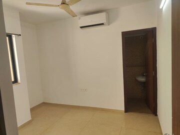 Room in 1 BHK Apartment at Lodha Palava City Lakeshore Greens, Dombivli East – for Rent