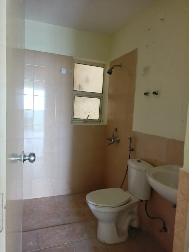 Bathroom, jaypee-greens-aman 2 Bedroom 928 Sq.Ft. Apartment In Sector 151 Noida 8102694