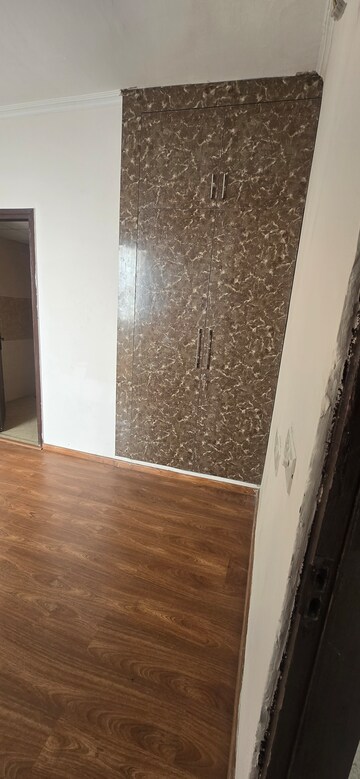 Room in 2.5 BHK Apartment at Amrapali Riverview, Amrapali Leisure Valley – for Rent