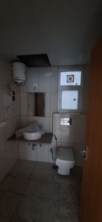 Bathroom in 4 BHK Builder Floor at SS Linden, Sector 84 – for Rent