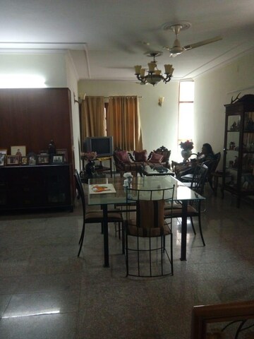 Gym in 6+ BHK Villa at Green Park Extension – for Sale