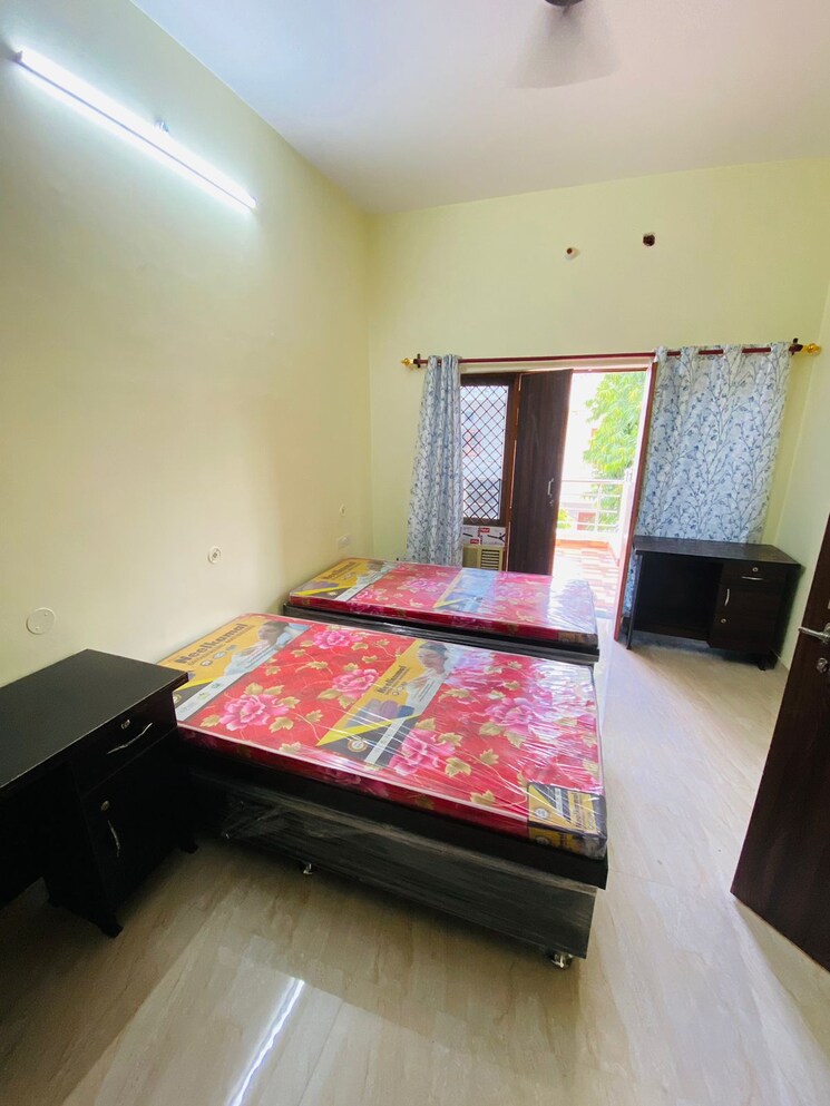 Room, gomti nagar Pg For Girls In Gomti Nagar 8102871