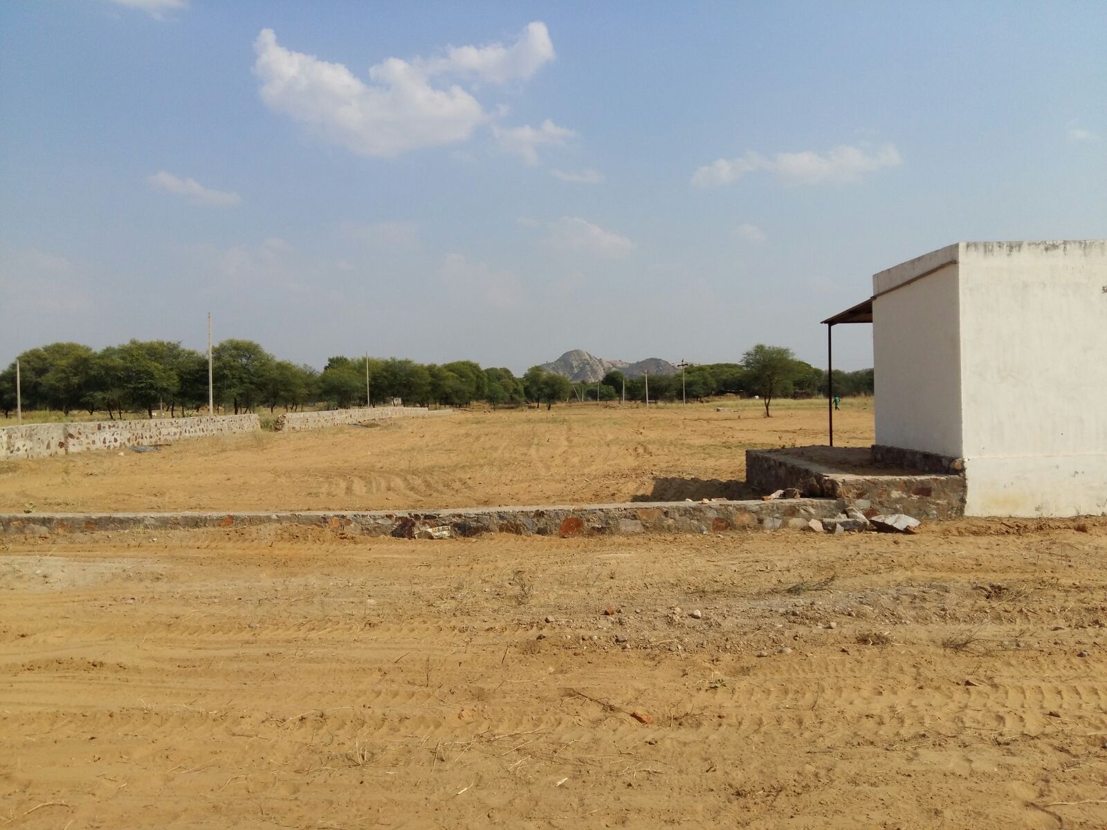 Plot For Sale in Jewar Road Radisson Hotel