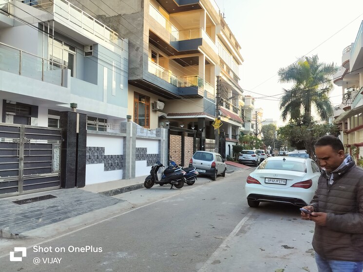  Parking, gomti nagar 5 Bedroom 7000 Sq.Ft. Independent House In Gomti Nagar Lucknow 8102925