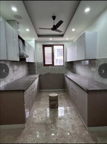 Kitchen in 3 BHK Builder Floor at Sector 14 – for Rent
