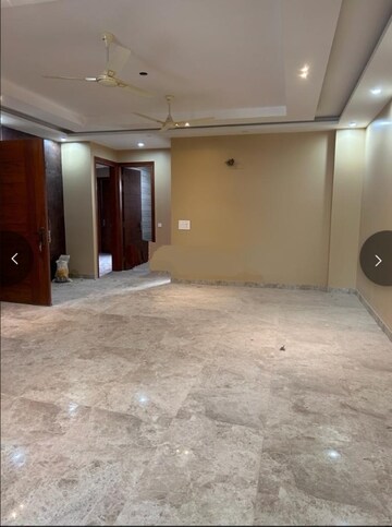 Parking in 3 BHK Builder Floor at Sector 14 – for Rent