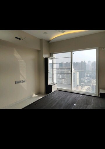 Room in 3 BHK Apartment at Goregaon West View CHS, Goregaon West – for Rent