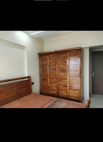 Room in 3 BHK Apartment at Goregaon West View CHS, Goregaon West – for Rent