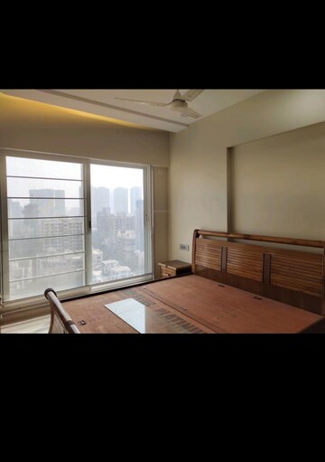 Room in 3 BHK Apartment at Goregaon West View CHS, Goregaon West – for Rent