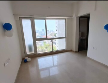 Room in 1 BHK Apartment at Omkar Signet, Malad East – for Rent