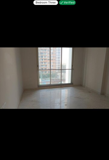 Room in 3 BHK Apartment at Ekta Tripolis, Goregaon West – for Rent