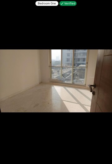 Room in 3 BHK Apartment at Ekta Tripolis, Goregaon West – for Rent