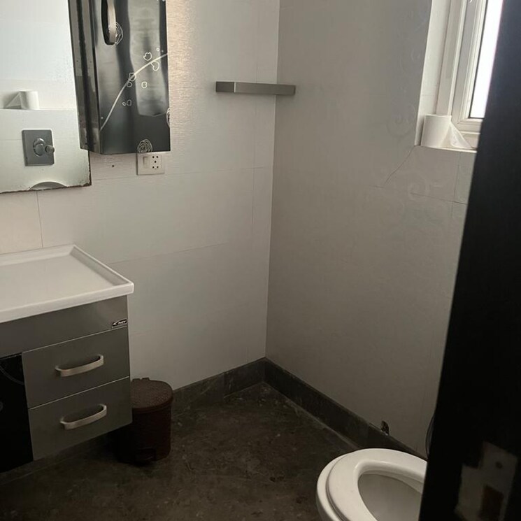 Bathroom, defence colony 3.5 Bedroom 217 Sq.Yd. Builder Floor In Defence Colony Delhi 8103099