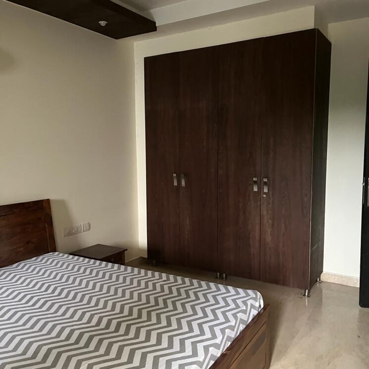 Bedroom, defence colony 3.5 Bedroom 217 Sq.Yd. Builder Floor In Defence Colony Delhi 8103099