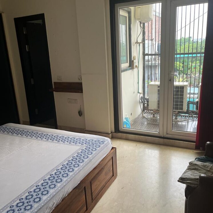 Bedroom, defence colony 3.5 Bedroom 217 Sq.Yd. Builder Floor In Defence Colony Delhi 8103099