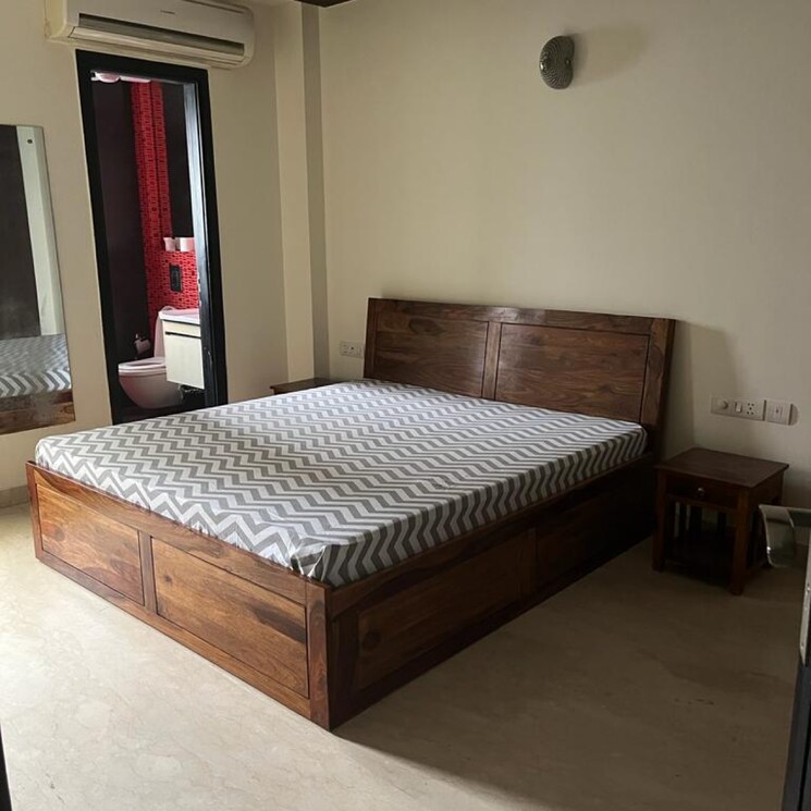 Bedroom, defence colony 3.5 Bedroom 217 Sq.Yd. Builder Floor In Defence Colony Delhi 8103099