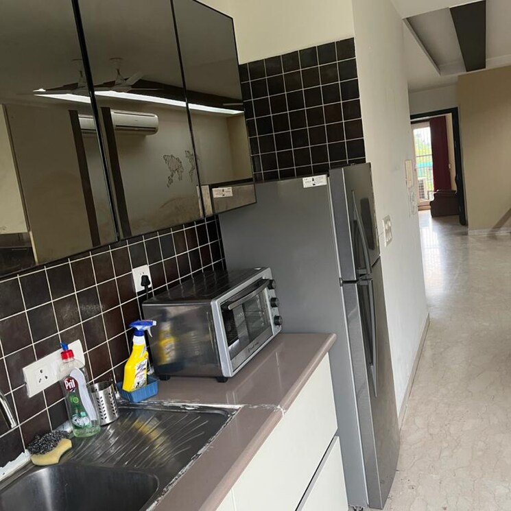 Team Area, defence colony 3.5 Bedroom 217 Sq.Yd. Builder Floor In Defence Colony Delhi 8103099