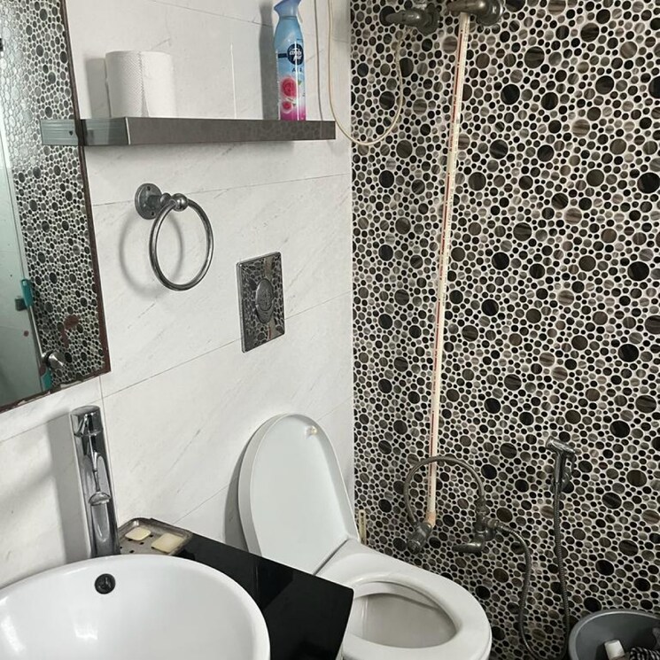 Bathroom, defence colony 3.5 Bedroom 217 Sq.Yd. Builder Floor In Defence Colony Delhi 8103099