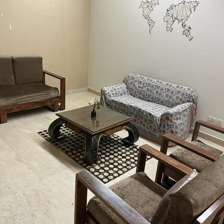 Living Room, defence colony 3.5 Bedroom 217 Sq.Yd. Builder Floor In Defence Colony Delhi 8103099