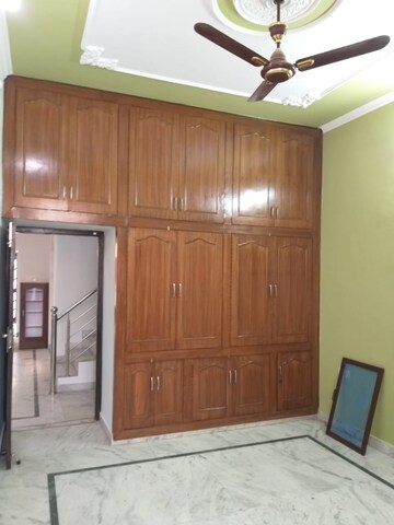 Furnished Amenities in 2 BHK Independent House at Aman Vihar – for Rent