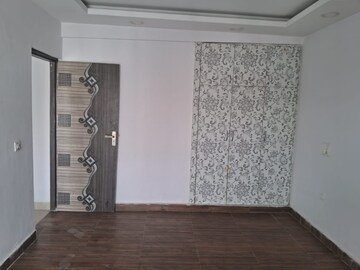 Room in 2 BHK Apartment at Futec Gateway, Sector 75 – for Rent