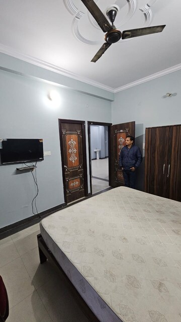 Bedroom in 6+ BHK Independent House at Gomti Nagar – for Rent