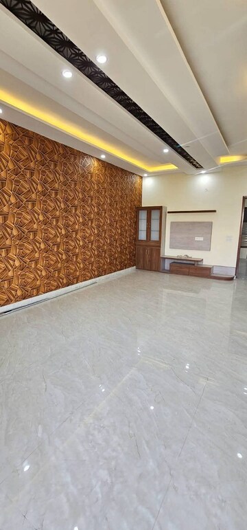 Room in 4 BHK Independent House at Sunny Enclave – for Sale