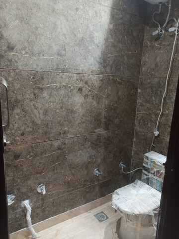 Bathroom in 4 BHK Builder Floor at Unitech Palms, South City 1 – for Rent