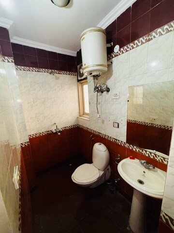 Bathroom in 2 BHK Builder Floor at Sector 41 – for Rent