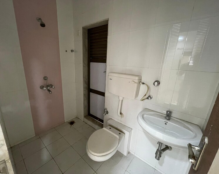 Bathroom, ashok-nagar-complex-ashok-nagar 2 Bedroom 670 Sq.Ft. Apartment In Ashok Nagar Thane 8103298