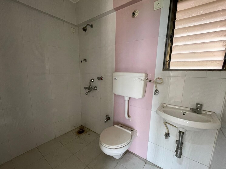 Bathroom, ashok-nagar-complex-ashok-nagar 2 Bedroom 670 Sq.Ft. Apartment In Ashok Nagar Thane 8103298