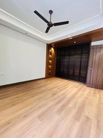 Room in 3 BHK Apartment at Emaar Emerald Floors Premier, Sector 65 – for Sale
