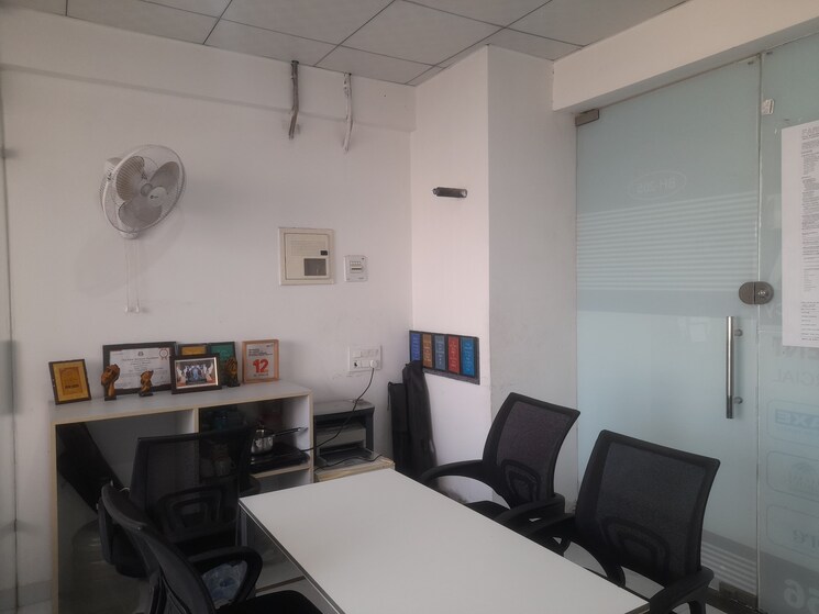 Team Area, puri-81-business-hub Commercial Office Space 550 Sq.Ft. In Sector 81 Faridabad 8103315
