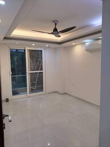 Room in 4 BHK Apartment at Emaar Emerald Floors Premier, Sector 65 – for Sale