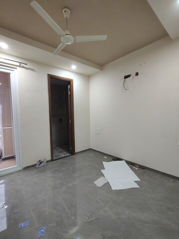 Room in 3 BHK Apartment at International Airport Road – for Rent
