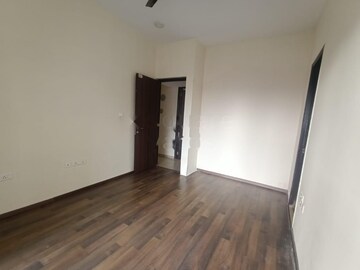 Room in 3 BHK Apartment at Runwal Greens, Mulund West – for Rent