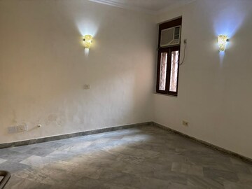 Room in 6+ BHK Apartment at Sector 26 – for Rent