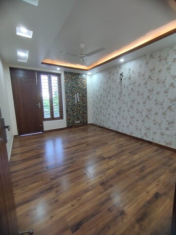 Room in 3 BHK Builder Floor at Parklands, Sector 85 – for Sale