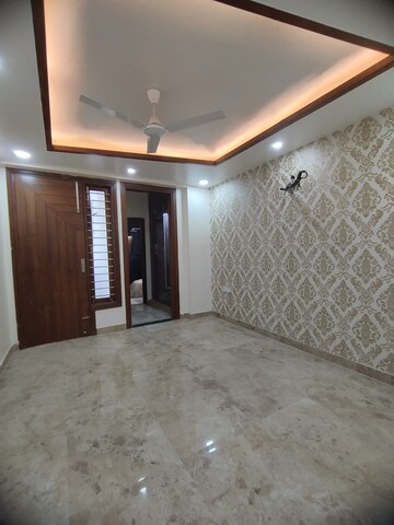 Room in 3 BHK Builder Floor at Parklands, Sector 85 – for Sale