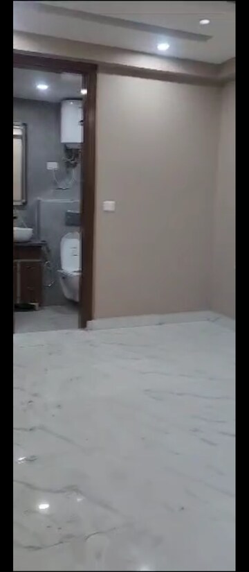 Room in 3 BHK Builder Floor at Kishangarh – for Rent