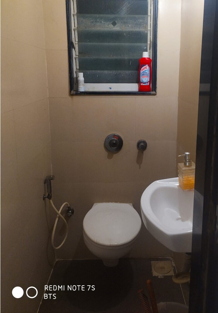 Bathroom, mantri-serene 1 Bedroom 500 Sq.Ft. Apartment In Goregaon East Mumbai 8103558