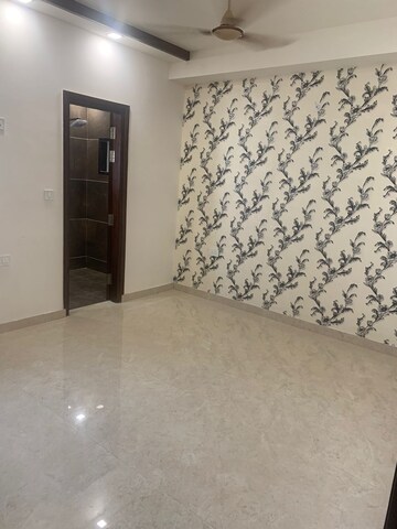 Room in 3 BHK Builder Floor at Parklands, Sector 85 – for Sale