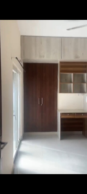 Room in 3 BHK Apartment at Hawelia Valenova Park, Tech Zone 4 Greater Noida – for Sale