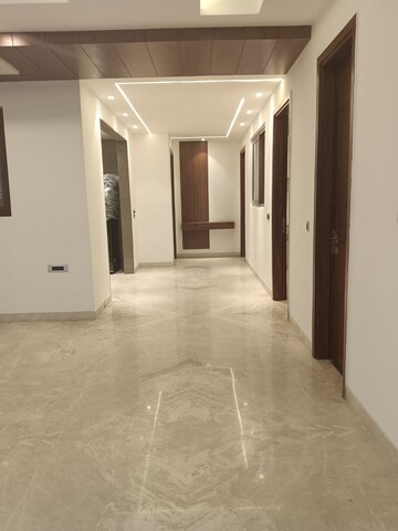 Room in 4 BHK Builder Floor at Ansal Sushant Lok I, Sector 43 – for Rent