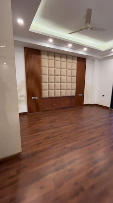 Room in 4 BHK Builder Floor at Ansal Sushant Lok I, Sector 43 – for Rent