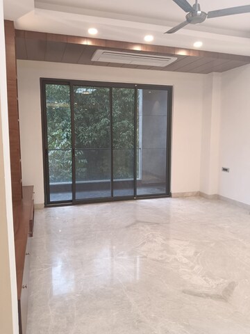 Room in 4 BHK Builder Floor at Ansal Sushant Lok I, Sector 43 – for Rent