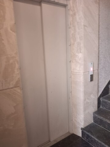 Building Lobby in 4 BHK Builder Floor at Ansal Sushant Lok I, Sector 43 – for Rent